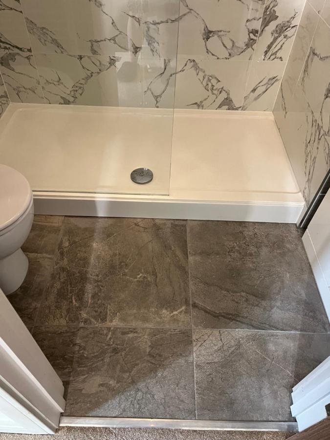 Private Room, Shared Bathroom With One Other, Tea And Coffee Making Facilities, Mini Fridge And Hairdryer, King Sized Bed With Help Yourself Continental Breakfast In Secluded Modern Property With Parking Bournemouth Exteriör bild